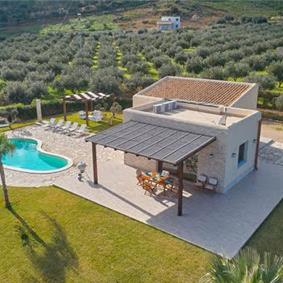 2 bedroom villa with pool and jacuzzi in Scopello, sleeps 6